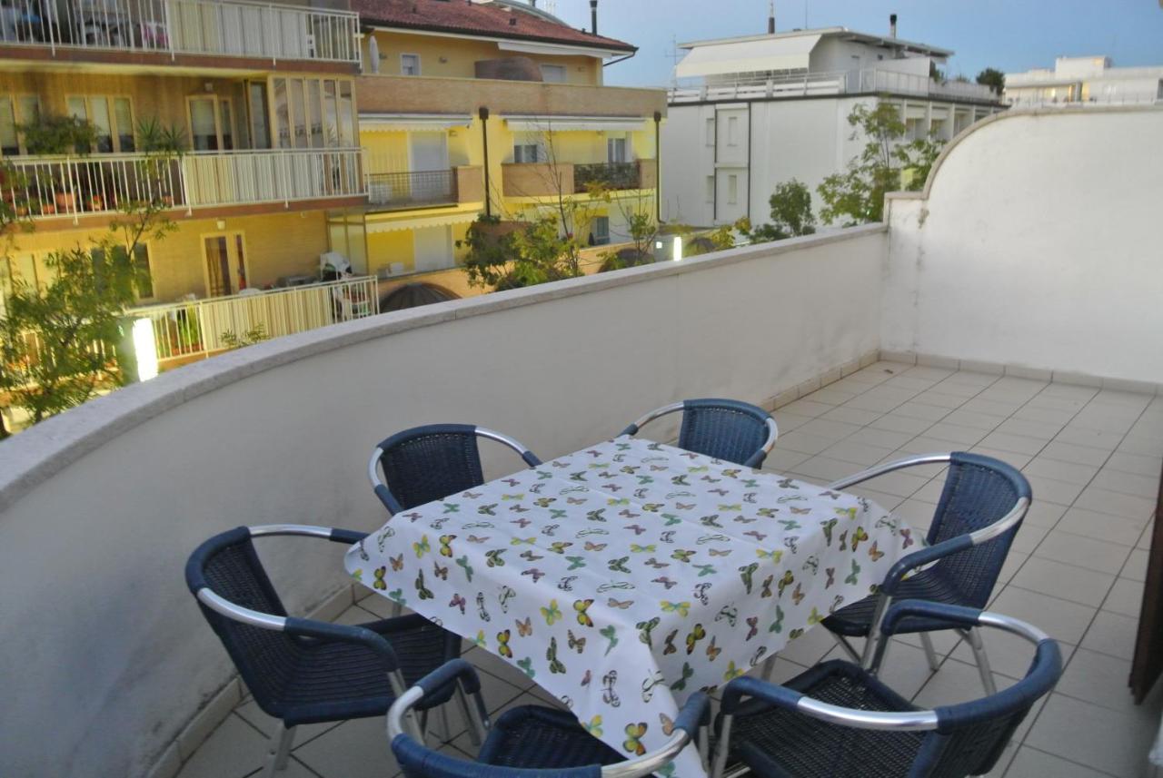 Condominio Maria Lignano Sabbiadoro Eksteriør billede