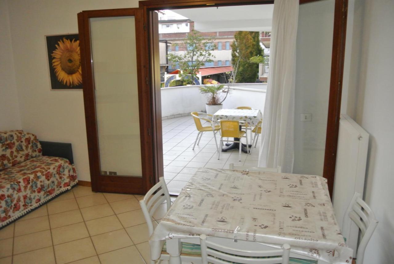 Condominio Maria Lignano Sabbiadoro Eksteriør billede