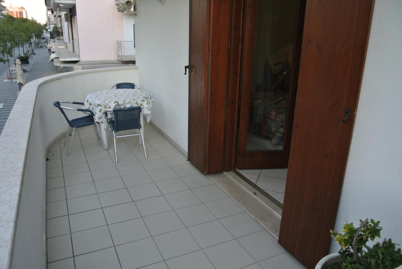 Condominio Maria Lignano Sabbiadoro Eksteriør billede