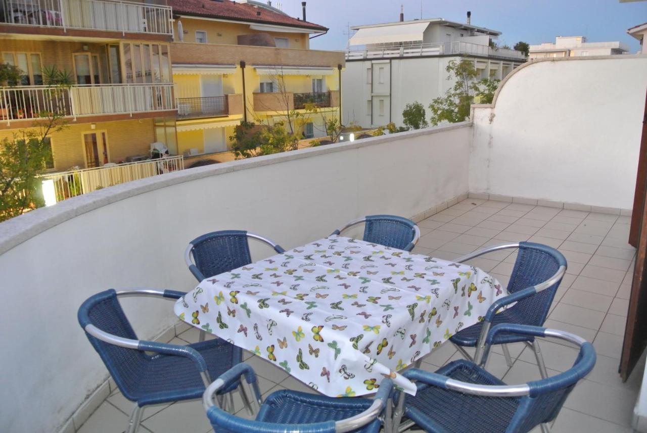 Condominio Maria Lignano Sabbiadoro Eksteriør billede